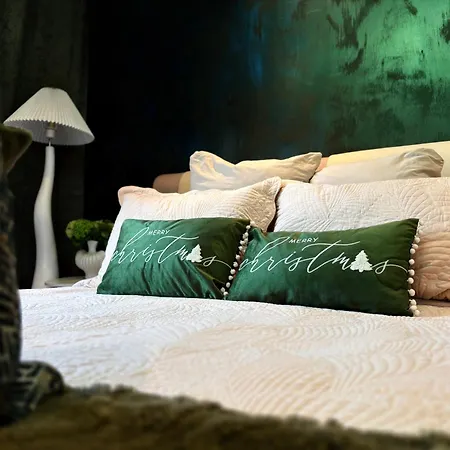 Agape La Maison De L *